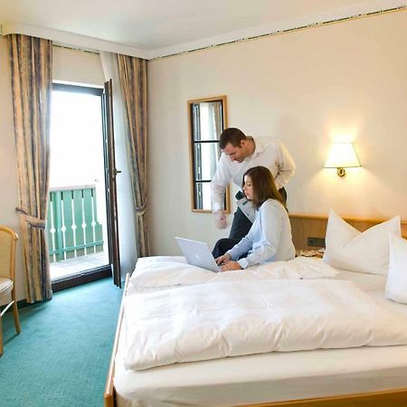 Hotel Goldener Hirsch à Burgthann Extérieur photo