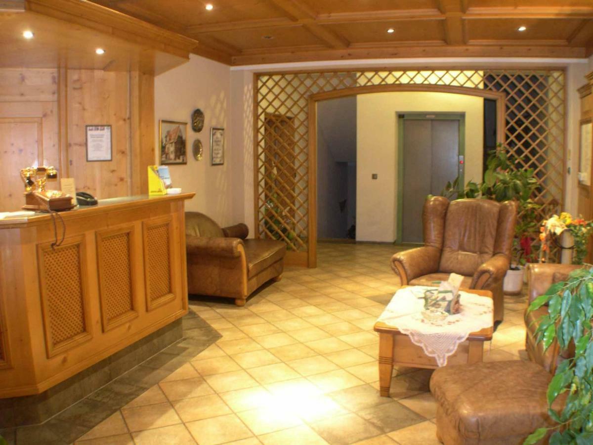 Hotel Goldener Hirsch à Burgthann Extérieur photo