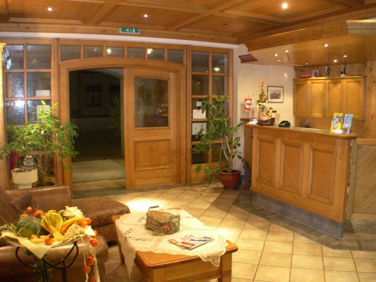 Hotel Goldener Hirsch à Burgthann Extérieur photo