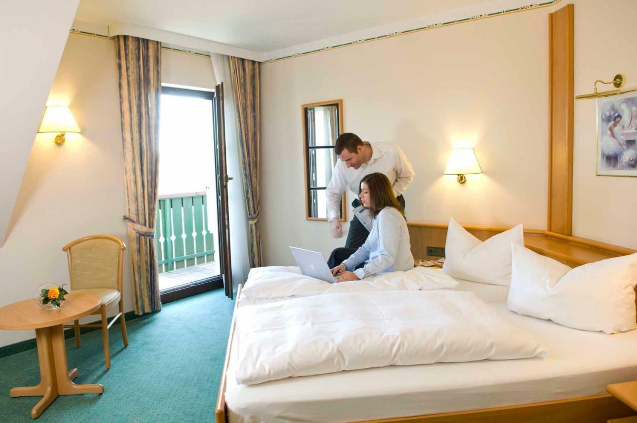 Hotel Goldener Hirsch à Burgthann Extérieur photo
